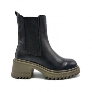 $120 Vince Camuto Anikaaa Combat Chunky Heeled Boots Size 5.5M NWOB